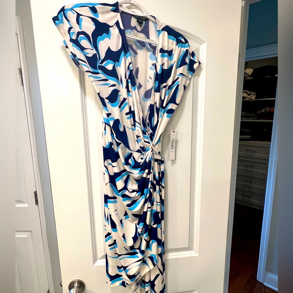 Maggy London Size 12 Blue and White Abstract Print Mini Dress. NWT